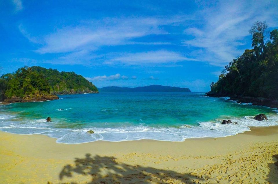 Travel Hemat ke Pantai Pulau Merah Banyuwangi Tanpa Paket Tur